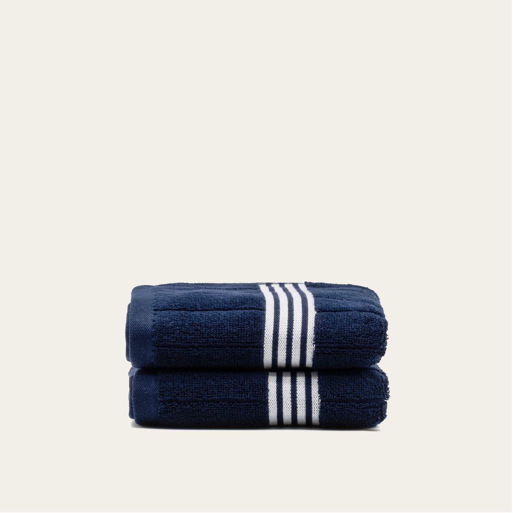 Italic Nautilus Towels — side view