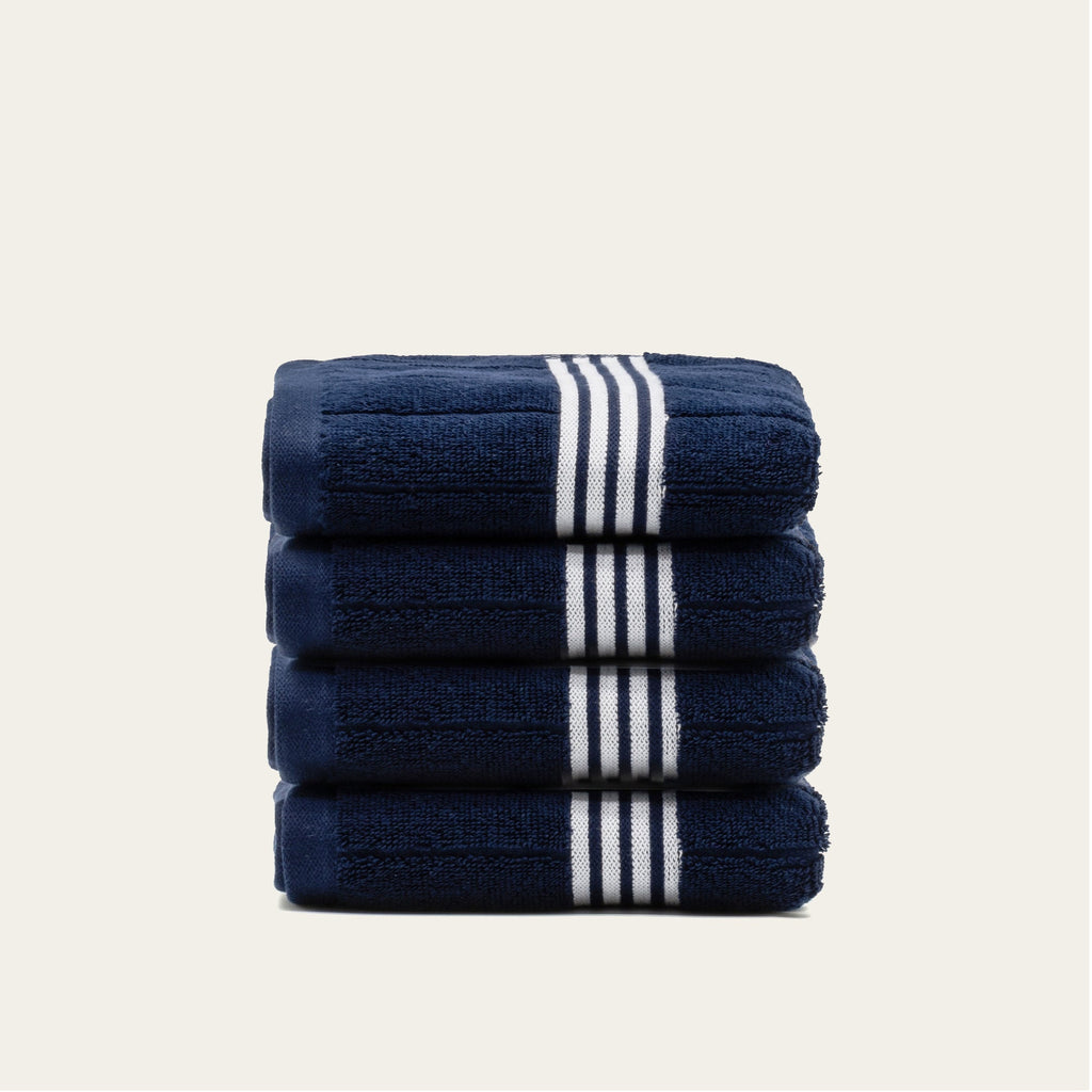Italic Nautilus Towels — side view
