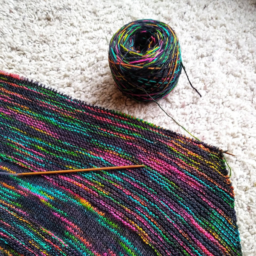 Darn Good Yarn Darn Good Yarn Neon Pop Shawl Knitting Pattern — construction detail