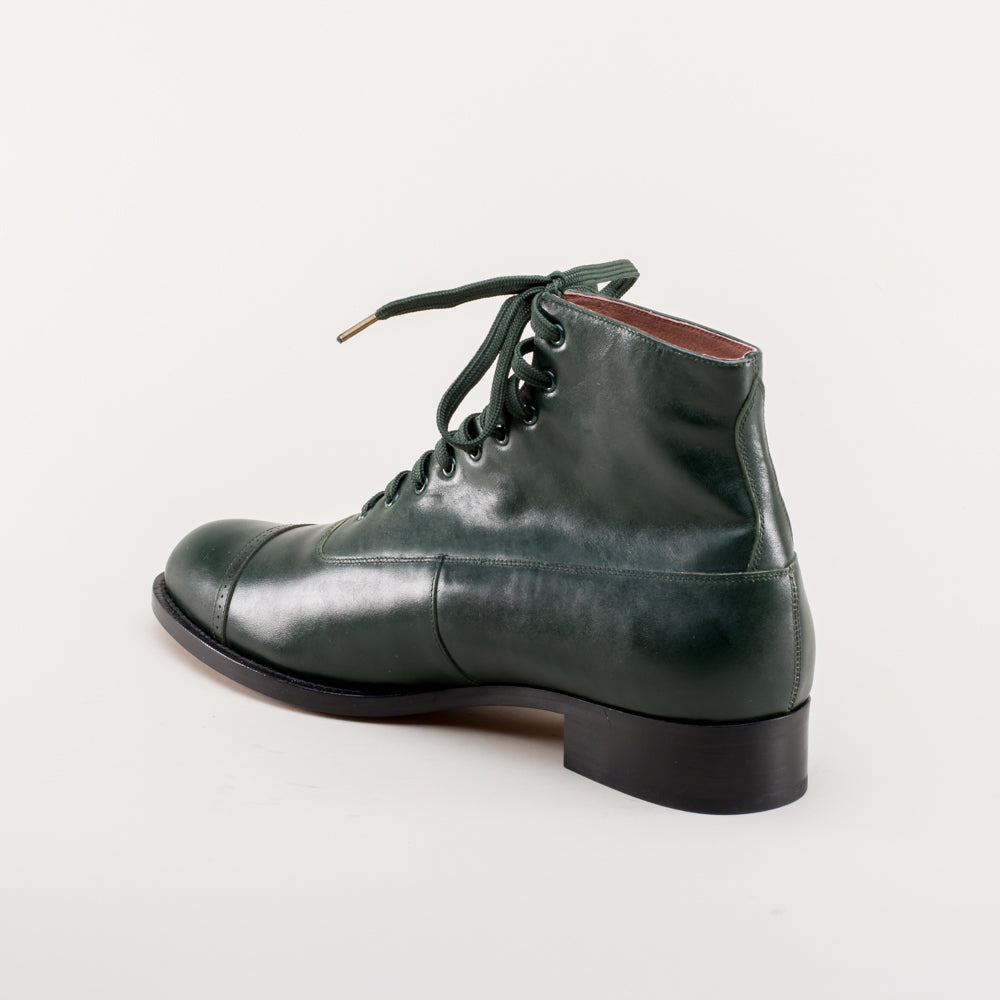 American Duchess Noble Men's Vintage Lace-Up Boots (Green) — packaging or label