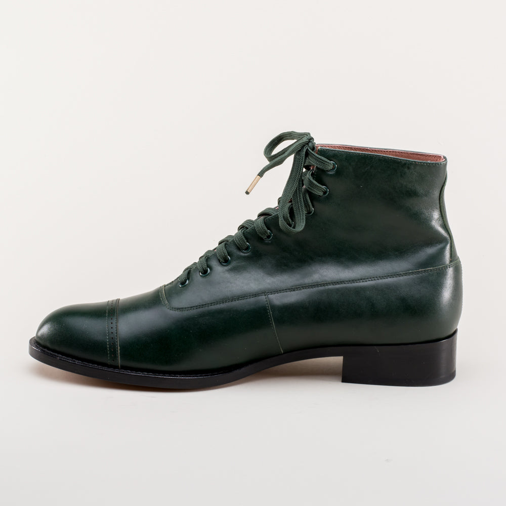 American Duchess Noble Men's Vintage Lace-Up Boots (Green) — scale reference