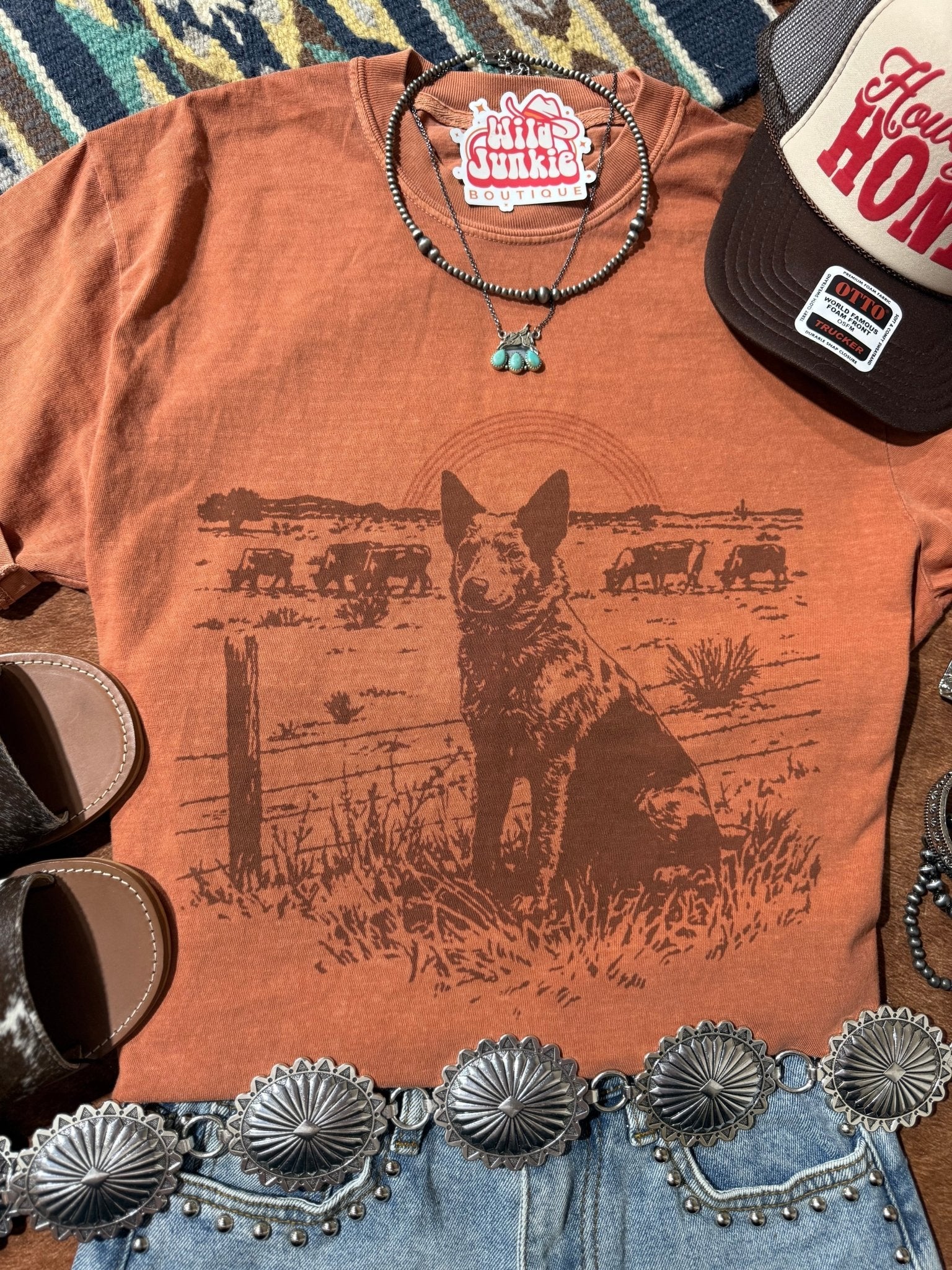 Wild Junkie Ollie's Horizon Graphic Tee — construction detail