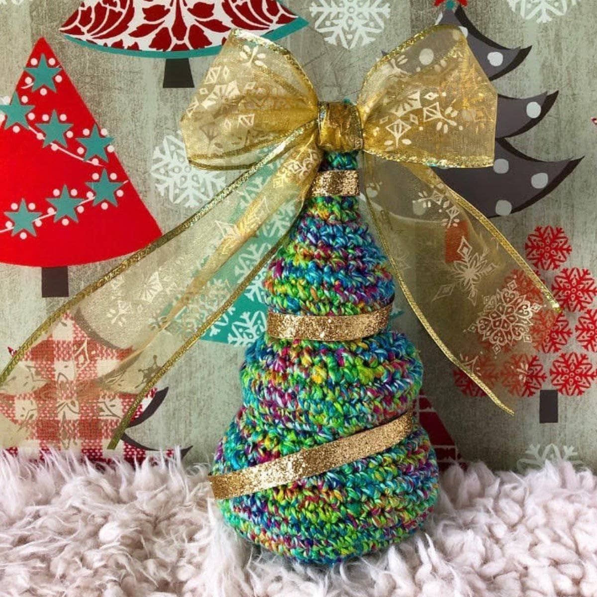 Darn Good Yarn Darn Good Yarn O'Whimsical Christmas Tree Crochet Kit — main product shot
