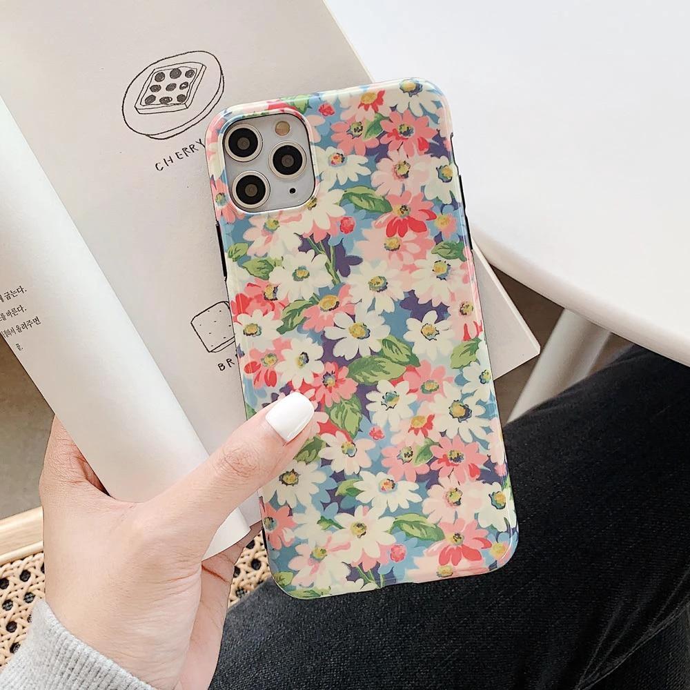 Retro Daisy Phone Case