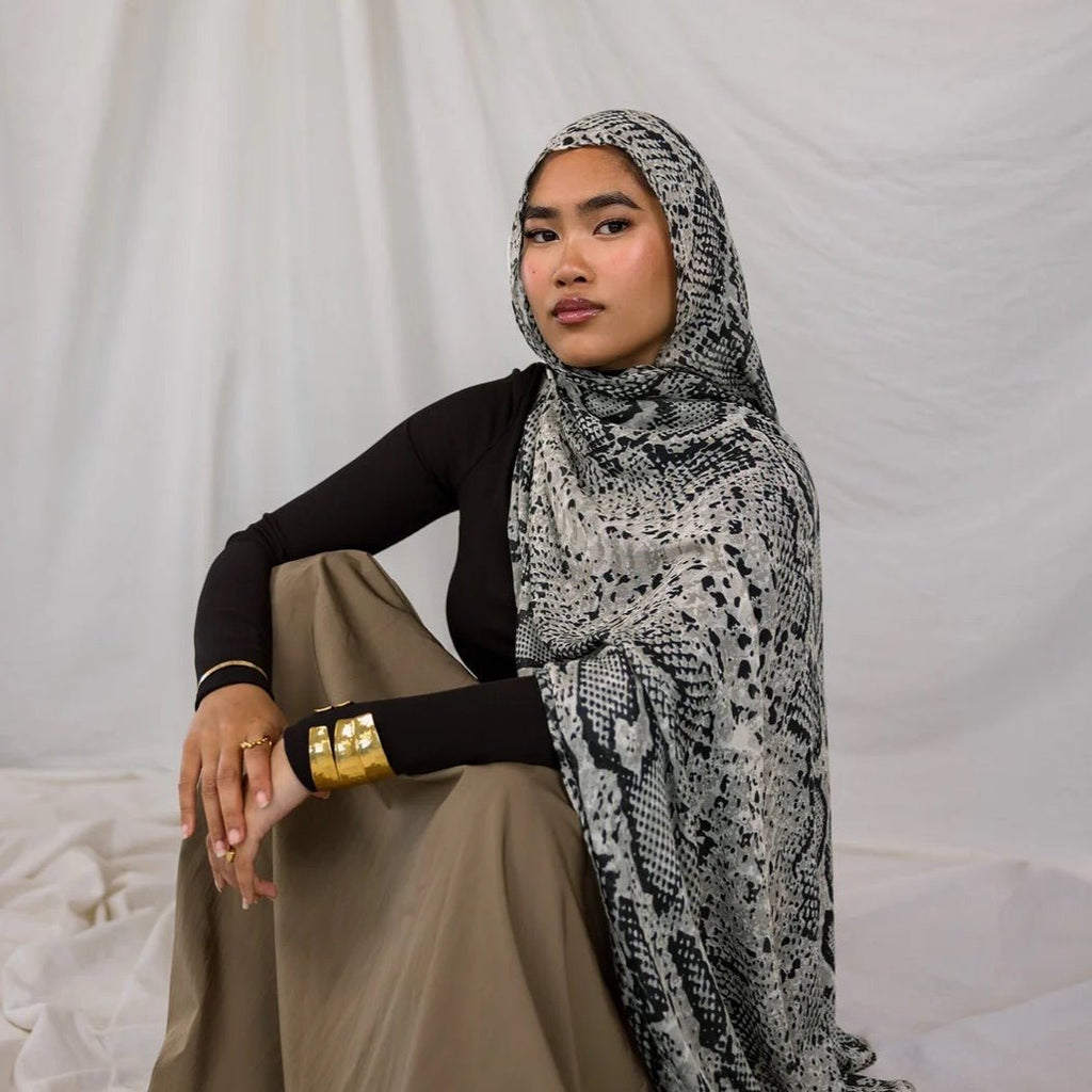 Mariam's Collection Painted Watercolor Modal Hijab in Bohemian Style (MH141) — detail shot 6