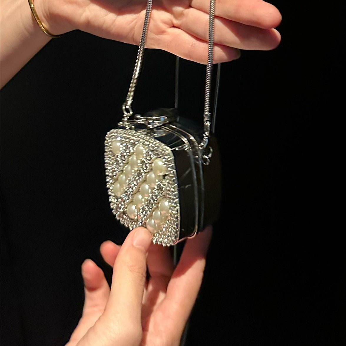 Mariam's Collection ‌Palm-Sized Diamond Mini Clutch Silver Glamour Gala Bag (MAC281) — detail shot 6