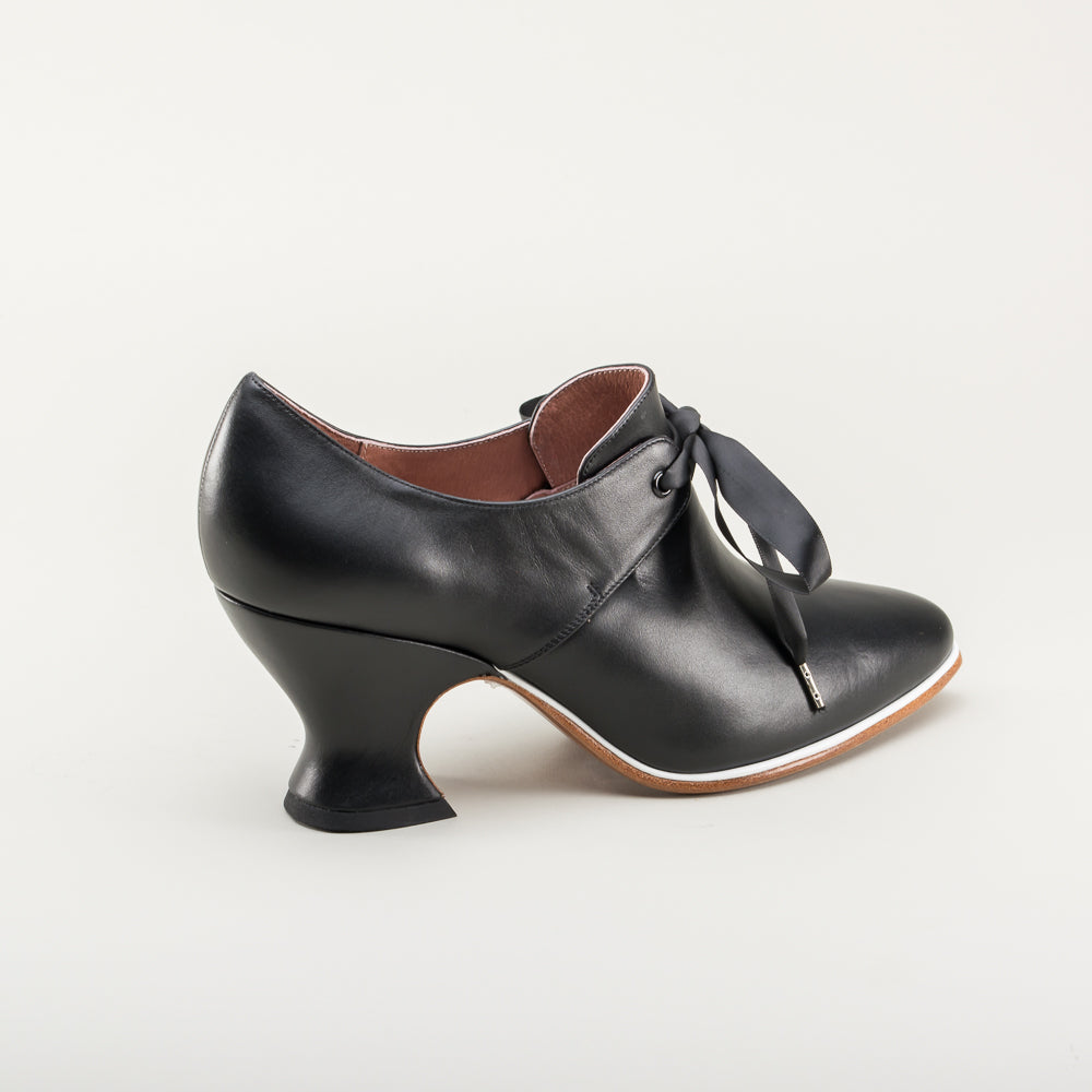 American Duchess Pompadour 18th Century Leather Shoes (Black) — alternate view