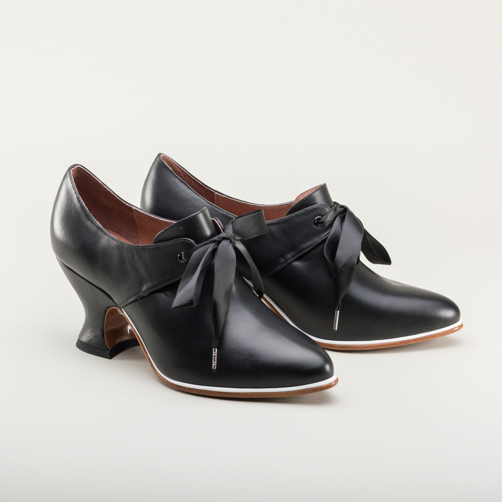 American Duchess Pompadour 18th Century Leather Shoes (Black) — detail and construction