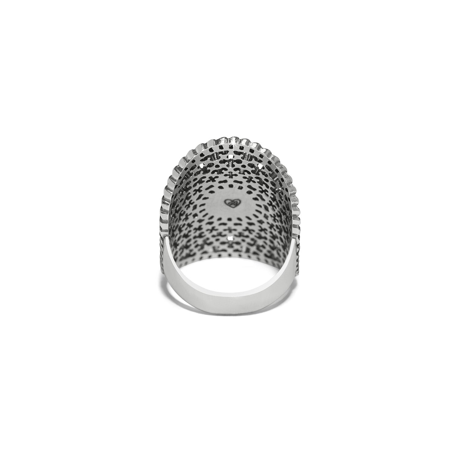 KADOU BOUTIQUE Brighton Ferrara Segreta Ring — detail close-up