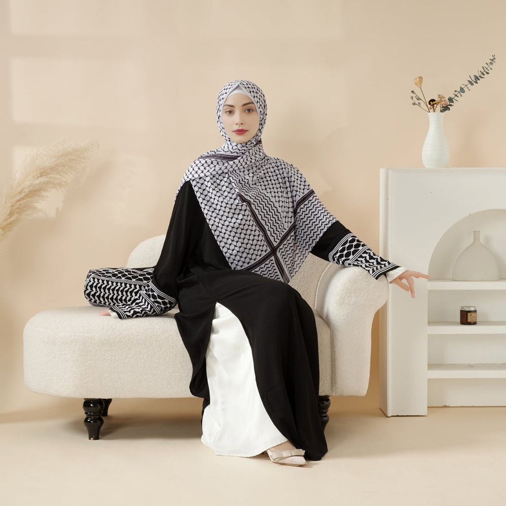 Mariam's Collection Ramadan Gift Box 2025 | Ramadan Celebration Present Box (MR069) — Mariam's Collection branding close-up