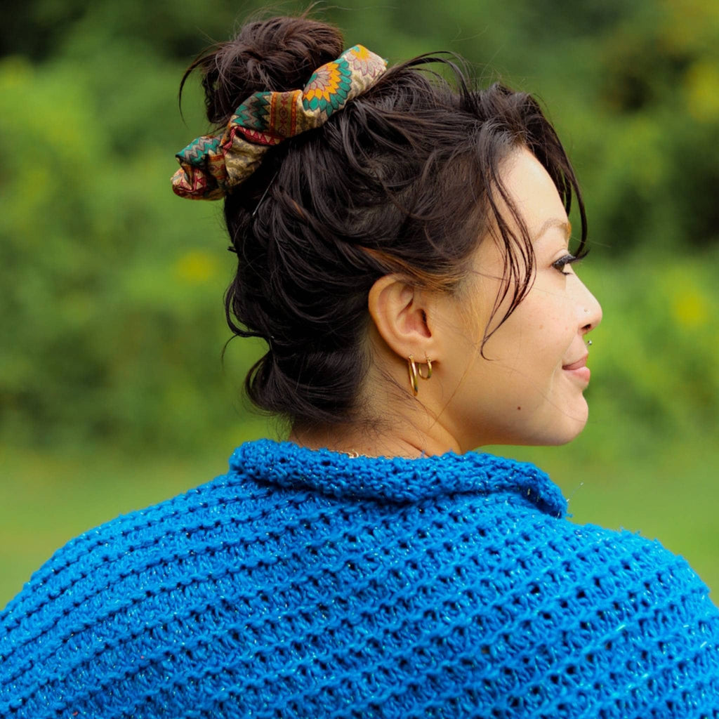 Darn Good Yarn Colorful Reclaimed Sari Scrunchies 5-Pack — construction detail