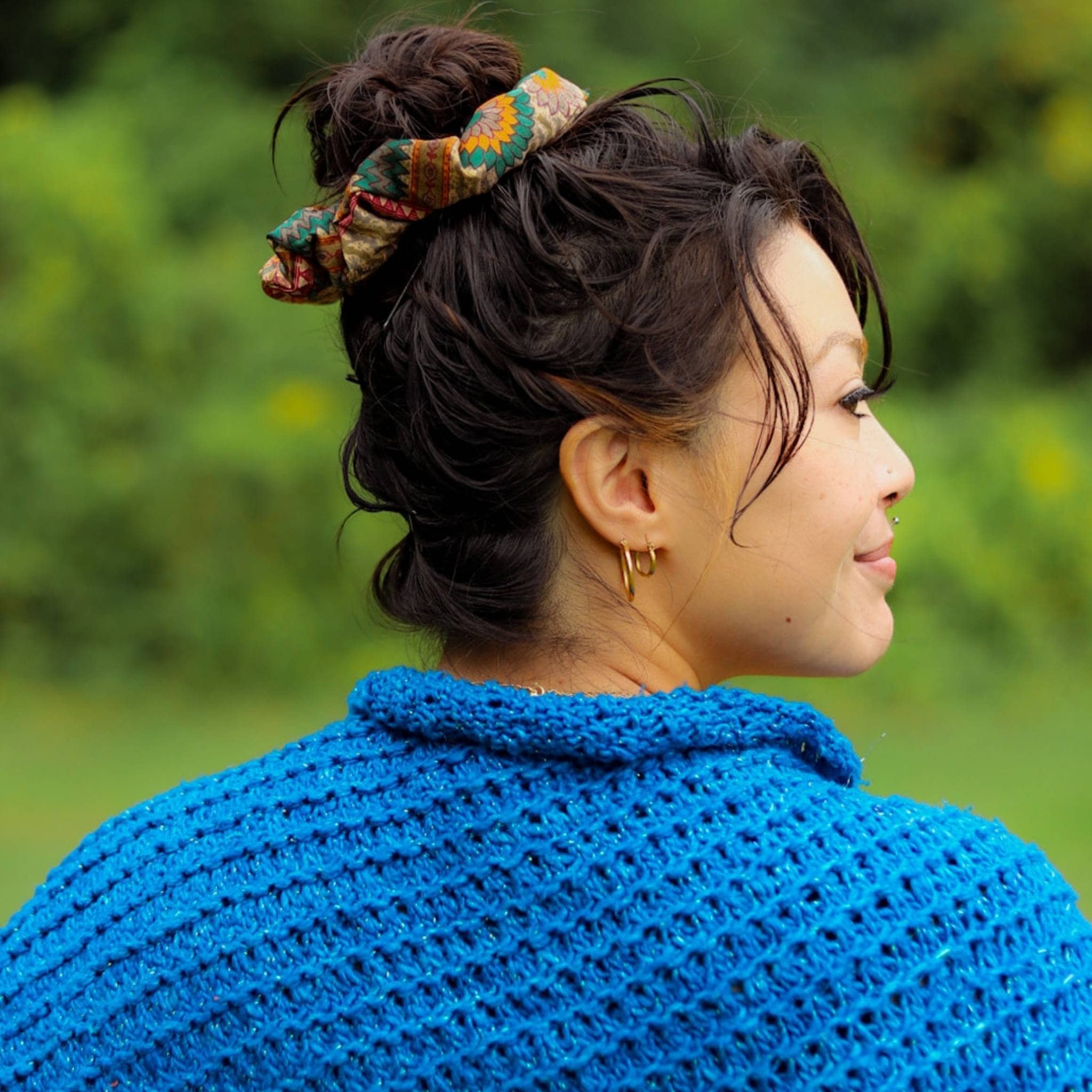 Darn Good Yarn Colorful Reclaimed Sari Scrunchies 5-Pack — construction detail