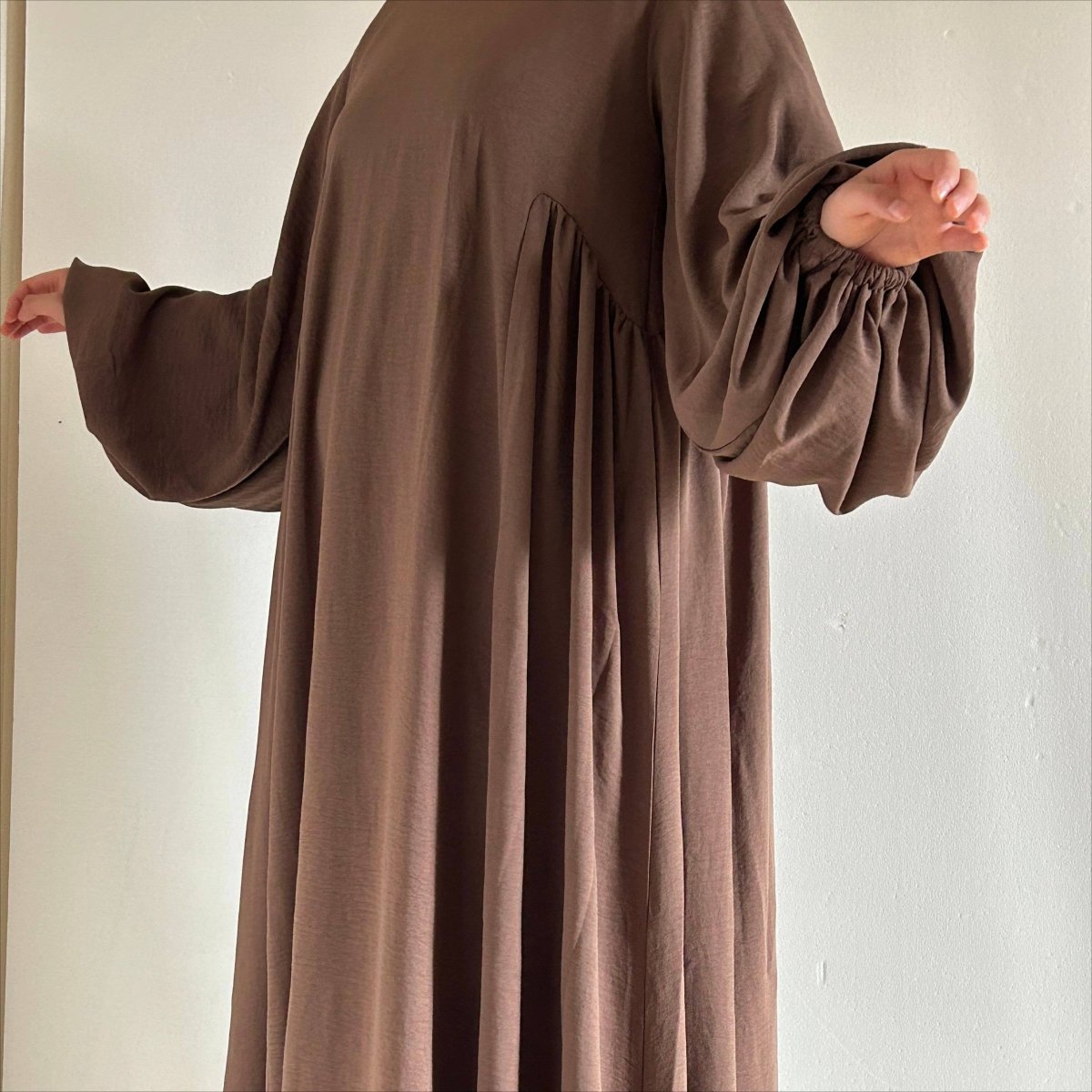 Mariam's Collection Relaxed Fit Lantern Sleeves Crepe Abaya (MA190) — fabric or material detail