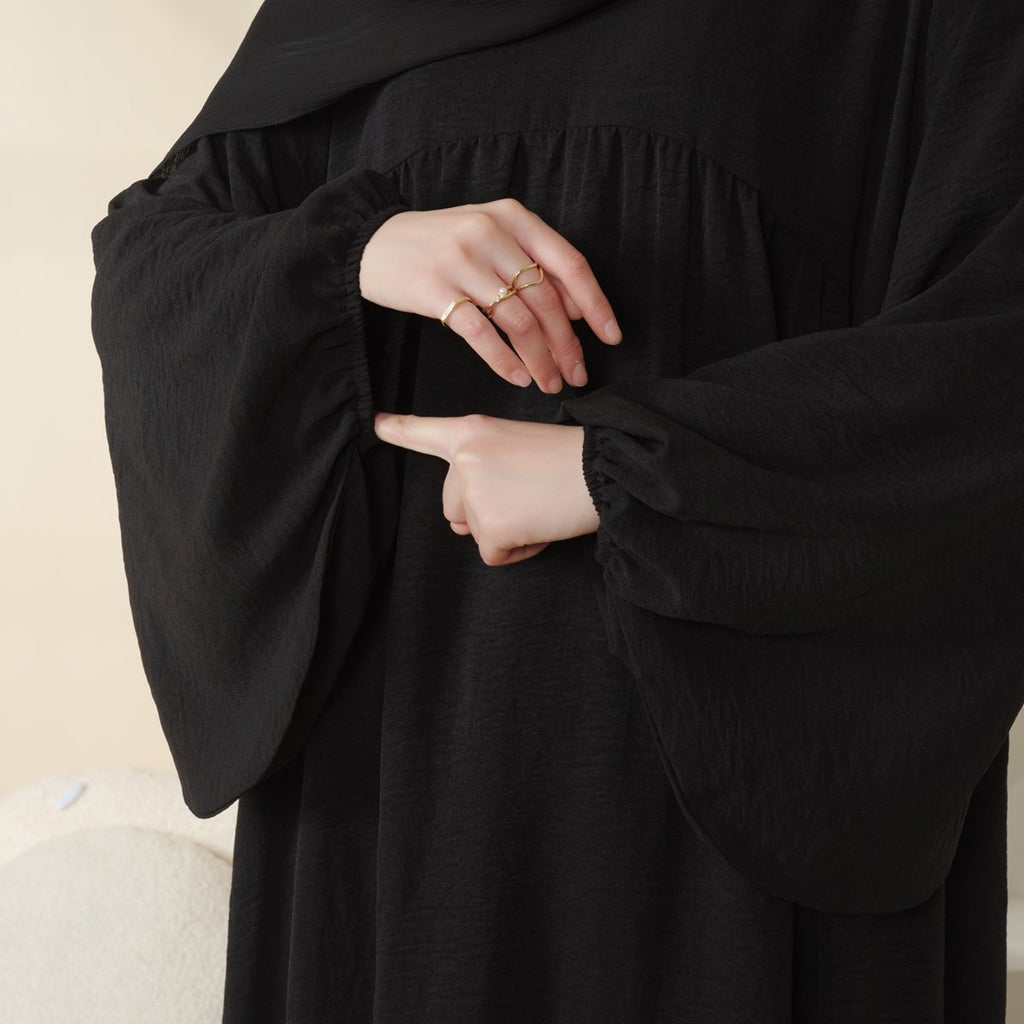 Mariam's Collection Reversible Abaya Made With Crepe Fabric (MA035) — lifestyle context