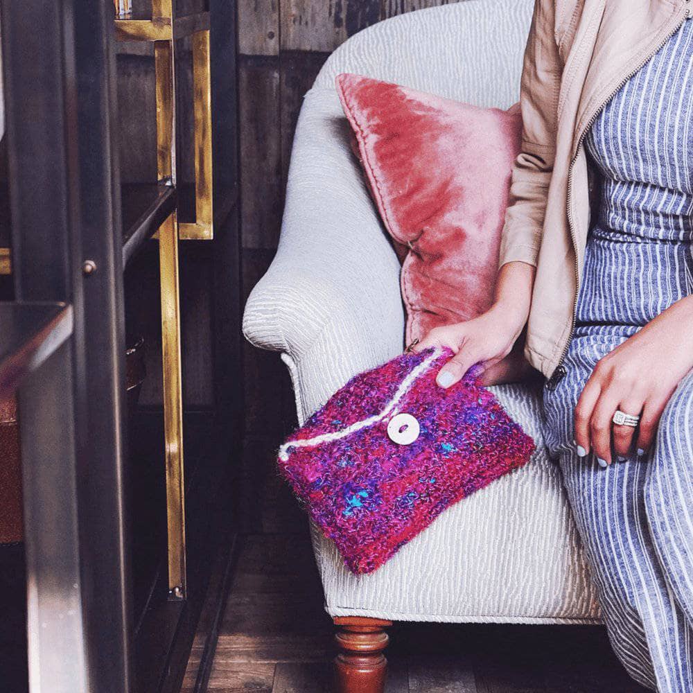Darn Good Yarn Darn Good Yarn Sari Not Sorry Clutch Crochet Kit — construction detail