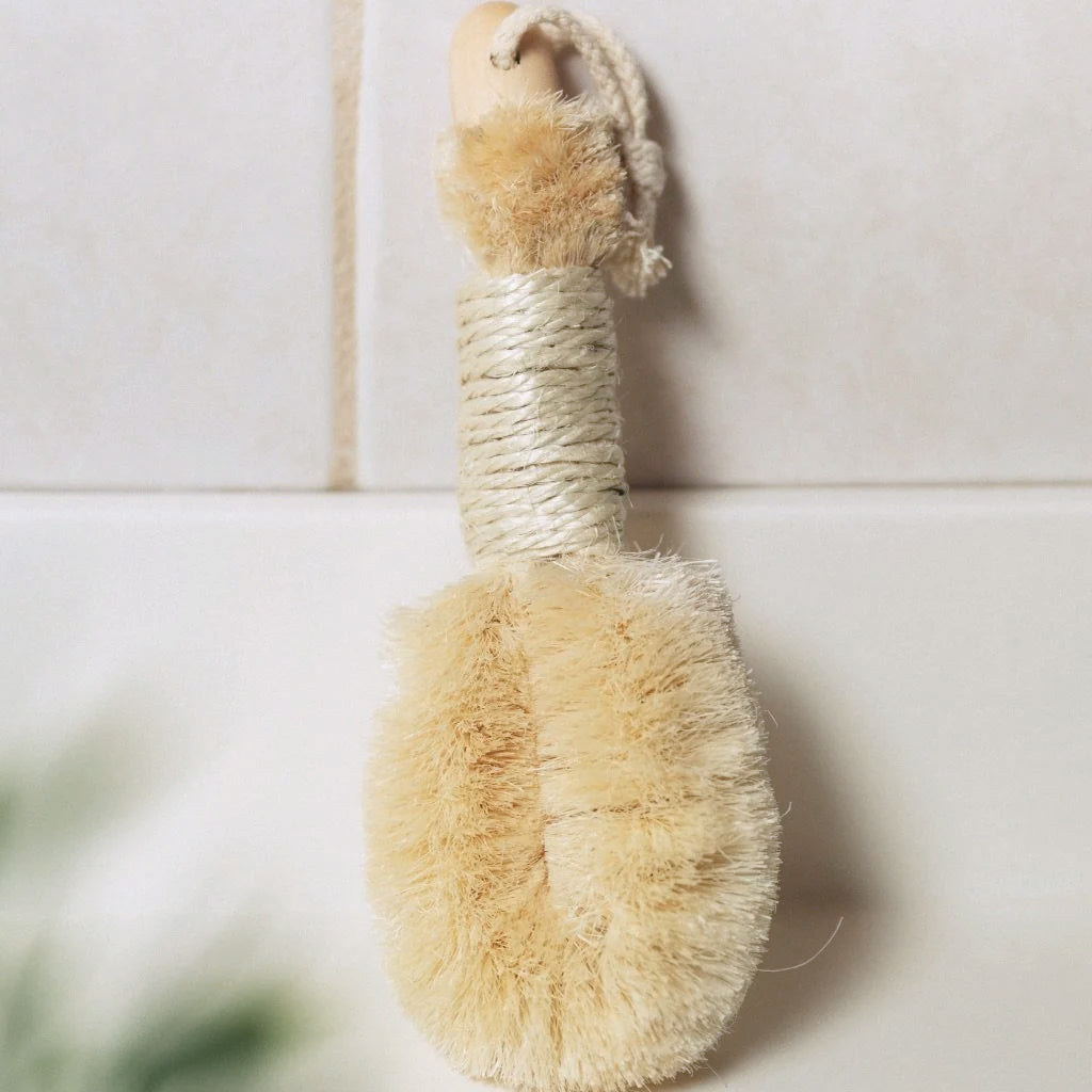 Pretty farm girl Sisal Exfoliating Dry Brush — detail close-up