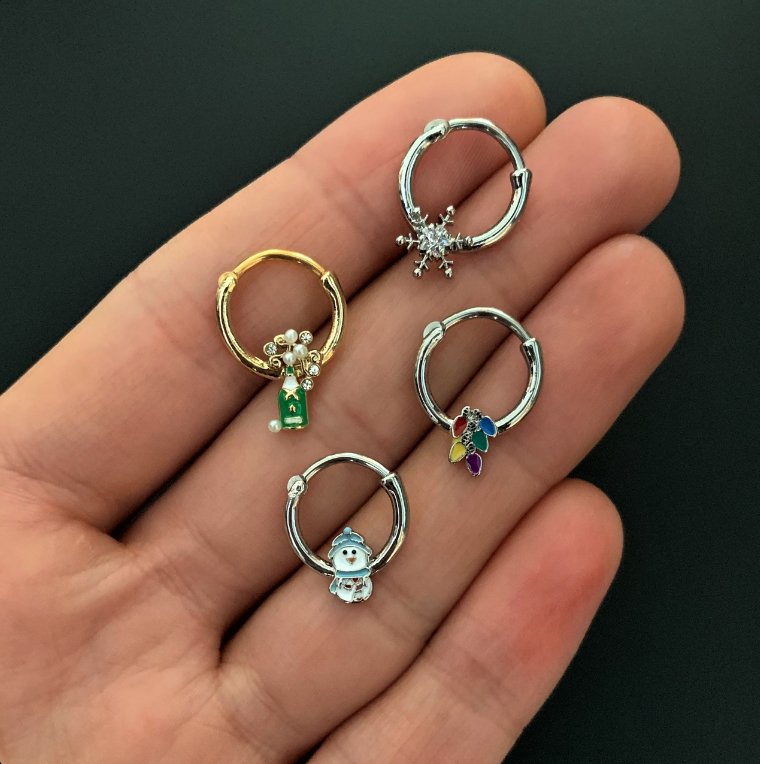 BodyCandy 16G 3/8 Snowman Winter Holiday Christmas Septum Clicker — detail close-up