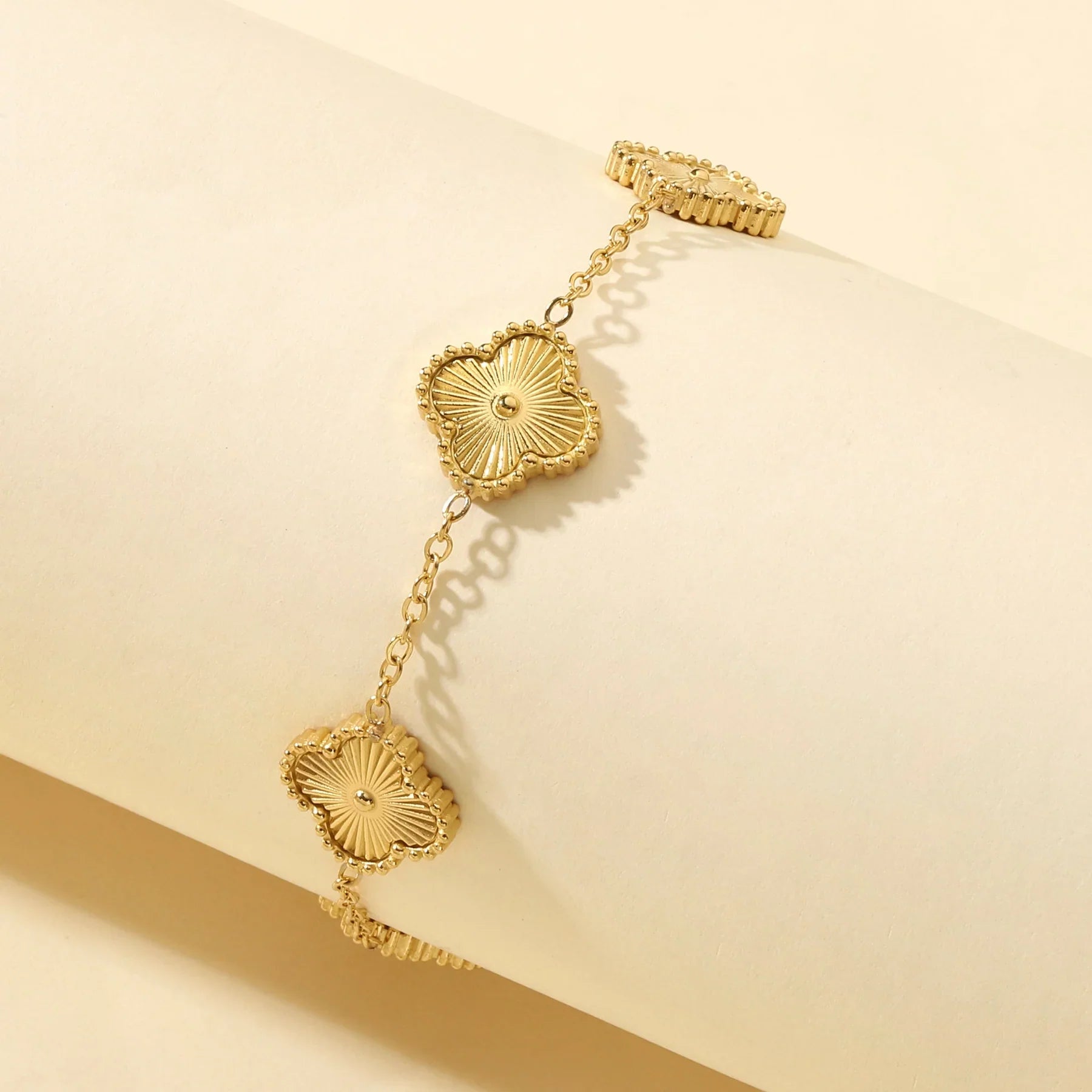 SORI STYLE Golden Clover Flower Bracelet. — lifestyle context