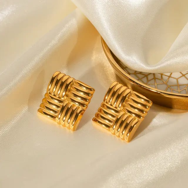 SORI STYLE Square Stud Earrings -Bold Geometric & Elegant — alternative angle