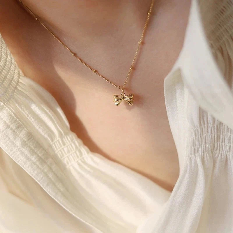 SORI STYLE Dainty Bow Pendant Necklace - Sori Style — detail close-up