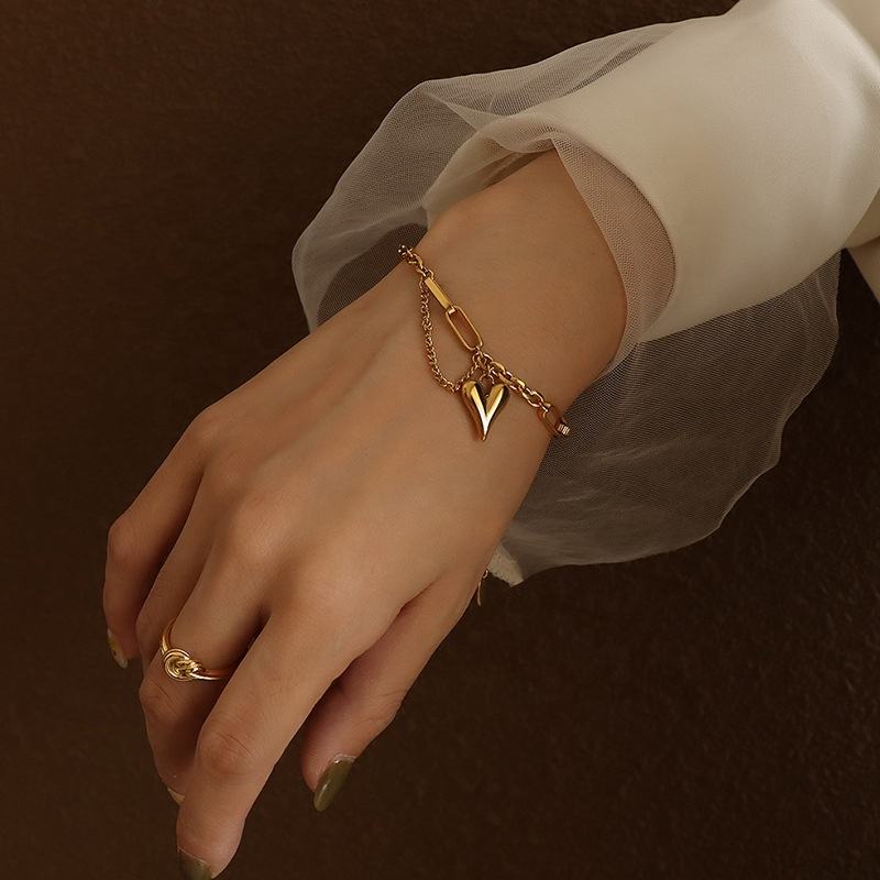 SORI STYLE Anti-Tarnish Gold Heart Charm Bracelet -Dainty & Durable Love Jewelry — lifestyle context