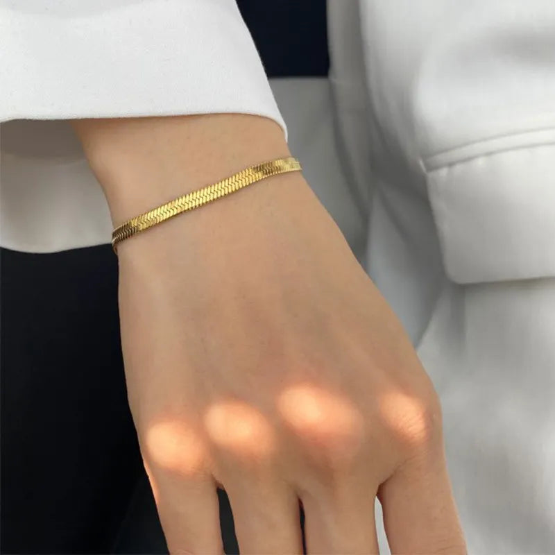 SORI STYLE Stylish Snake Chain Bracelet — in-use photo