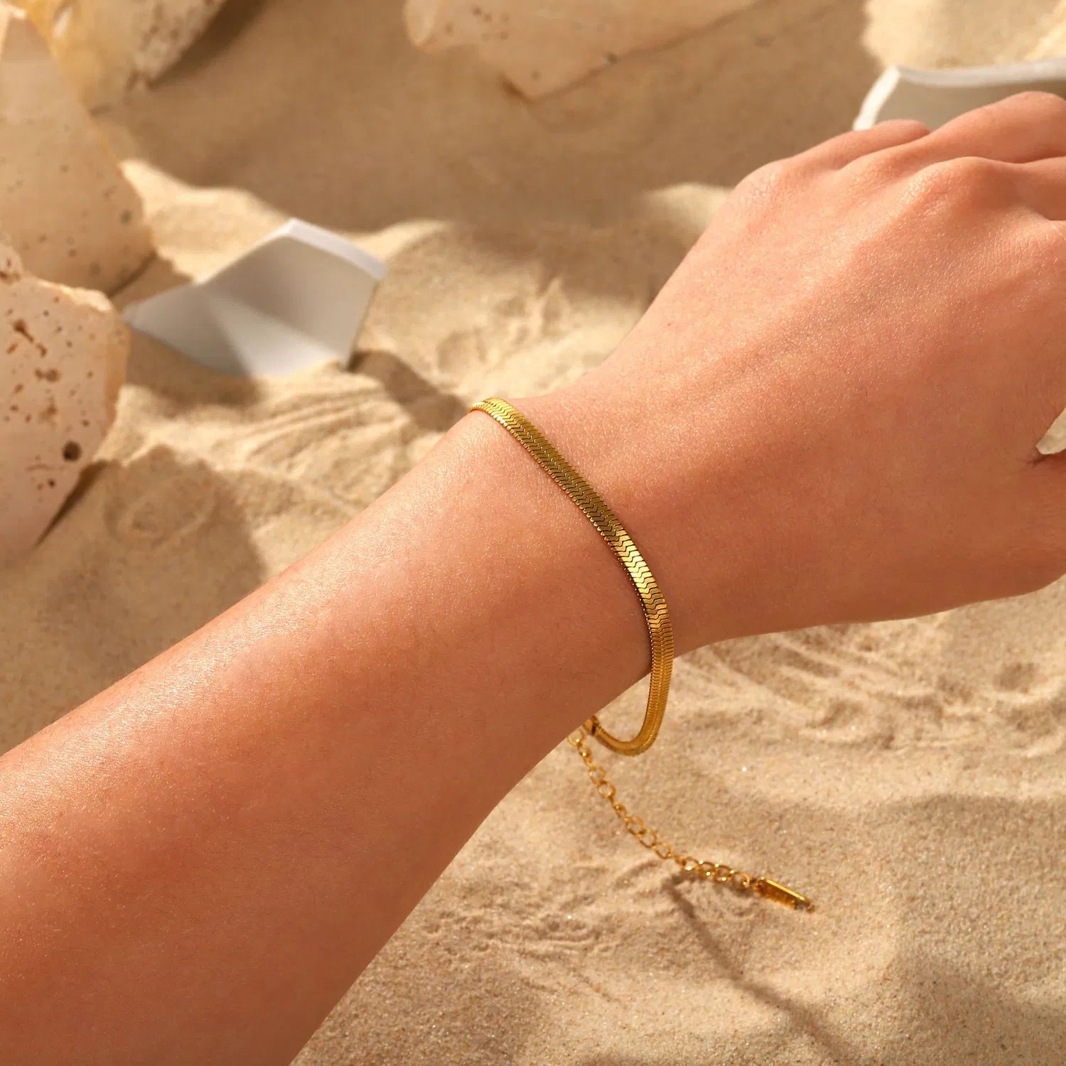 SORI STYLE Stylish Snake Chain Bracelet — alternative angle