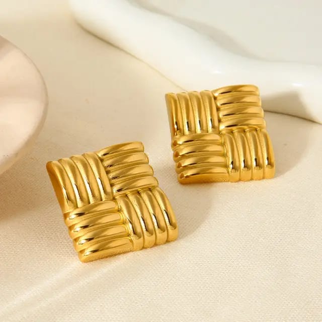 SORI STYLE Square Stud Earrings -Bold Geometric & Elegant — detail close-up