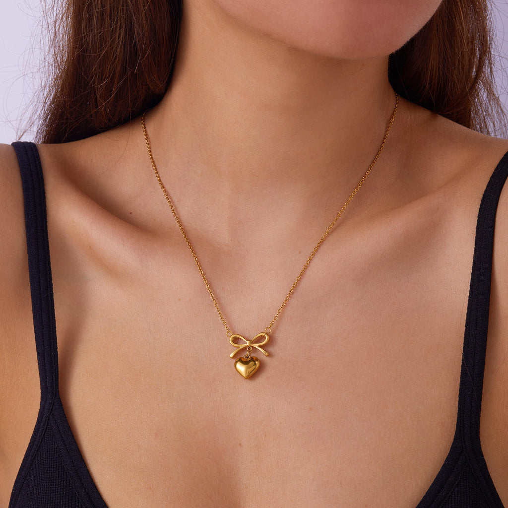 SORI STYLE Bow Heart Pendant Necklace -Dainty Cute Pendant Jewelry Gift — detail close-up