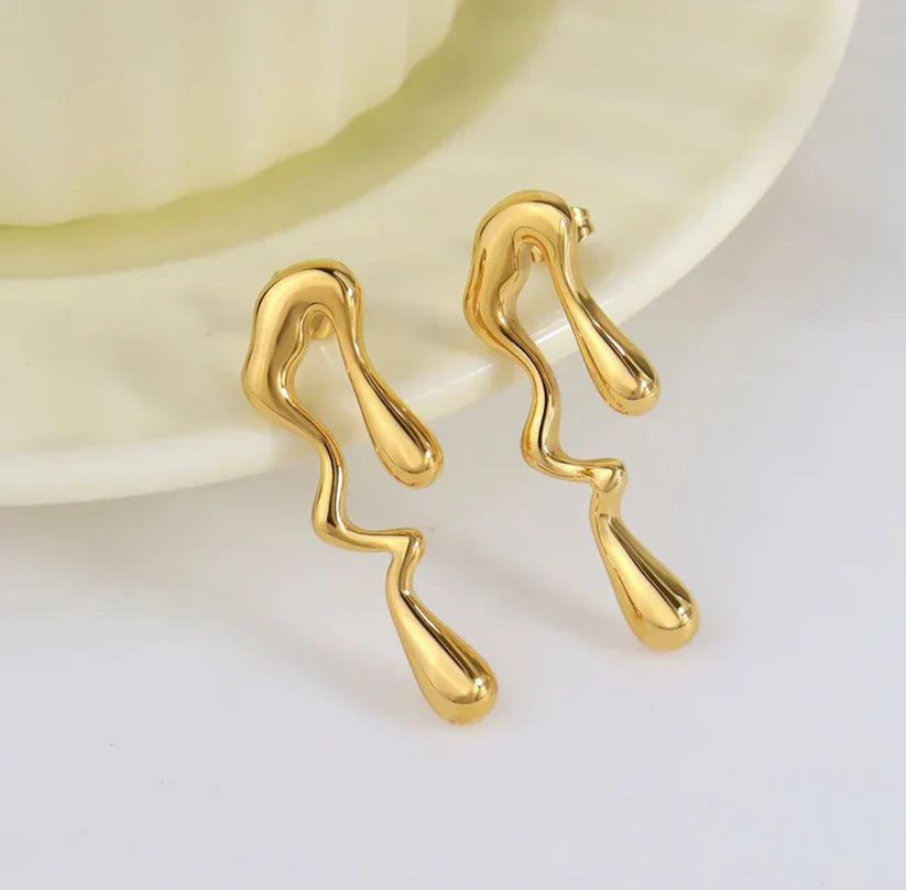 SORI STYLE Bold Waterdrop Statement Earring — alternative angle