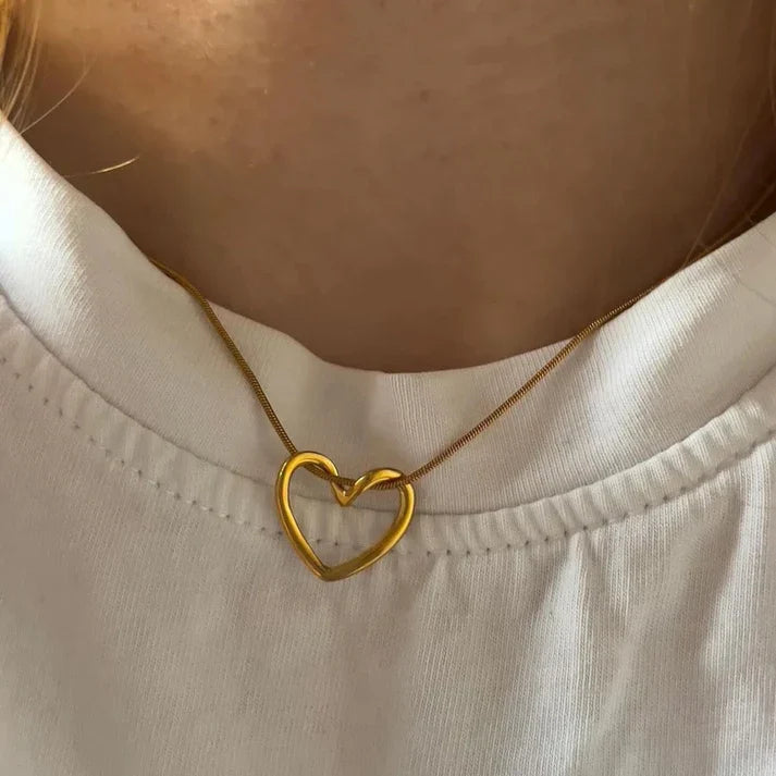 SORI STYLE Heart Pendant Necklace - Elegant Love Gift Jewelry — lifestyle context