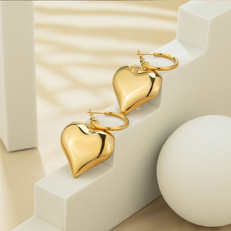 SORI STYLE Chunky Heart Hoop Earrings — detail close-up