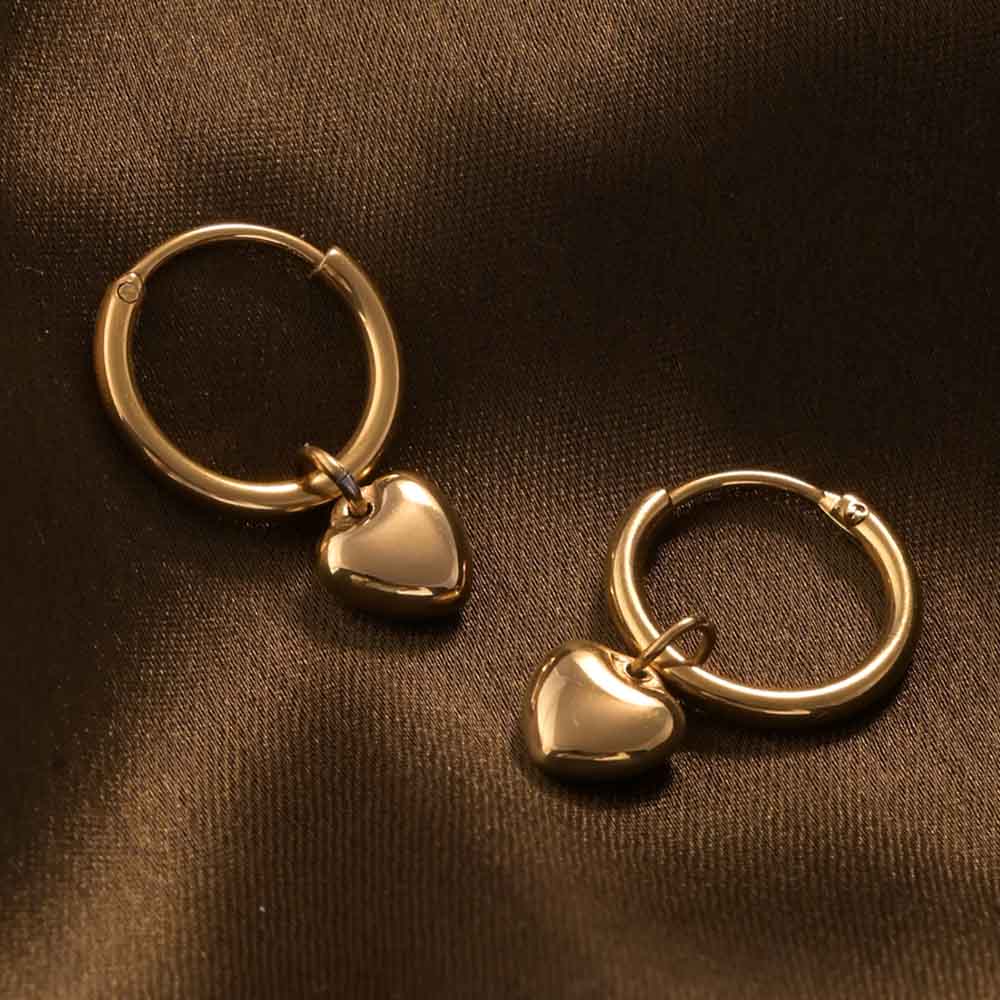 SORI STYLE Small Heart Hoop Earrings — alternative angle