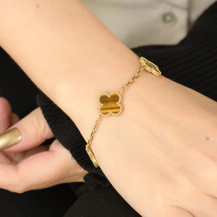 SORI STYLE Tiger Eye Clover Bracelet — detail close-up