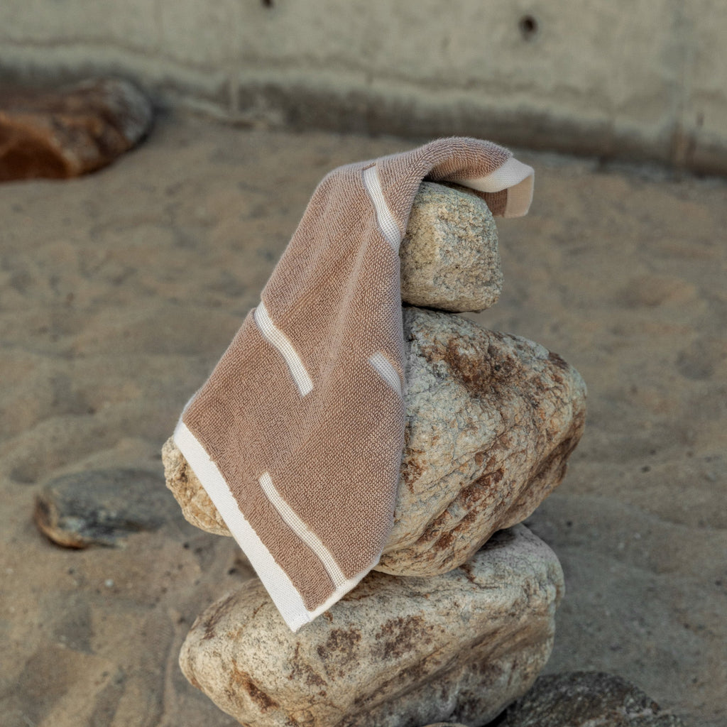 Italic Sorrel Towels — color detail