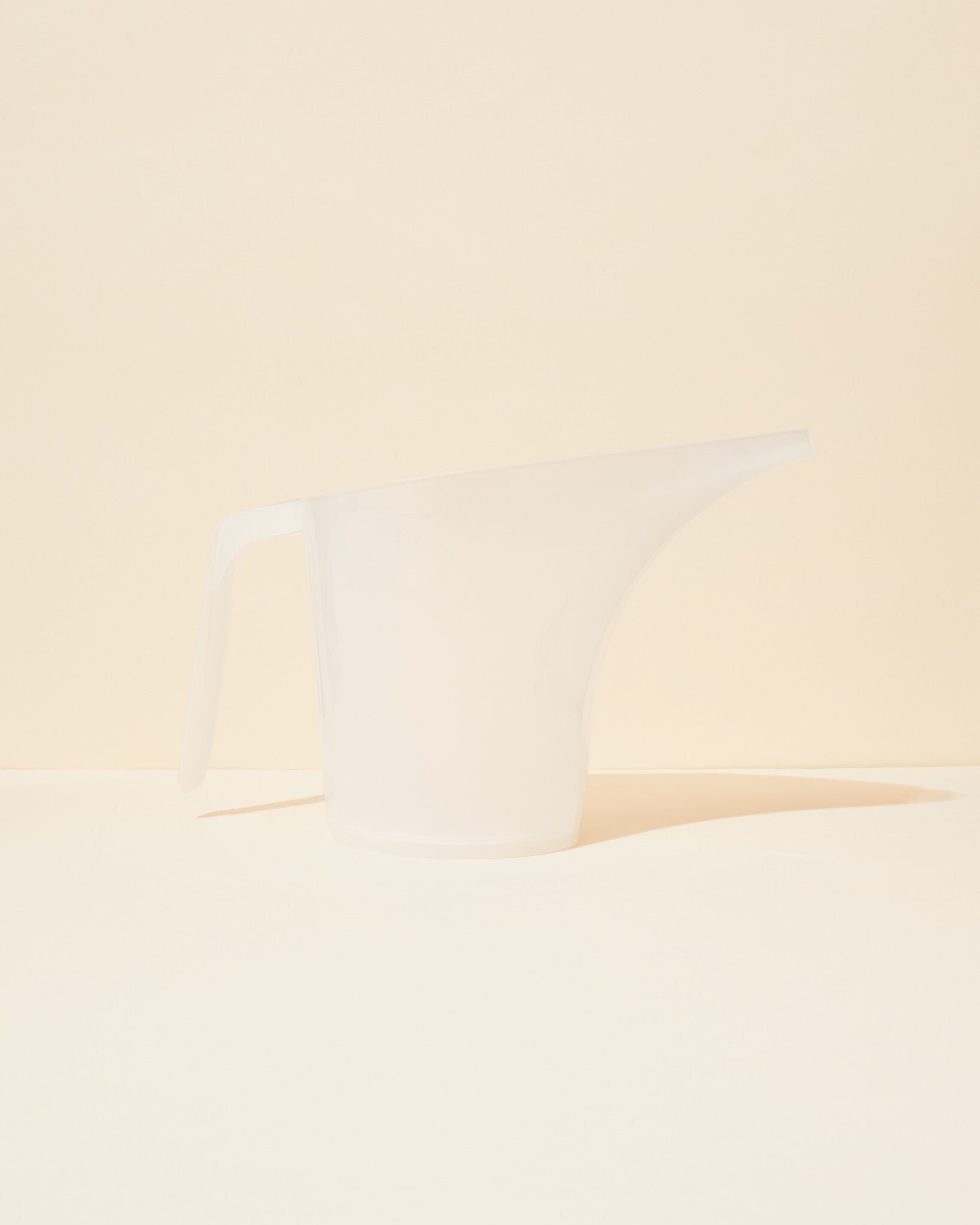 2lb plastic pouring pitcher – makesy®