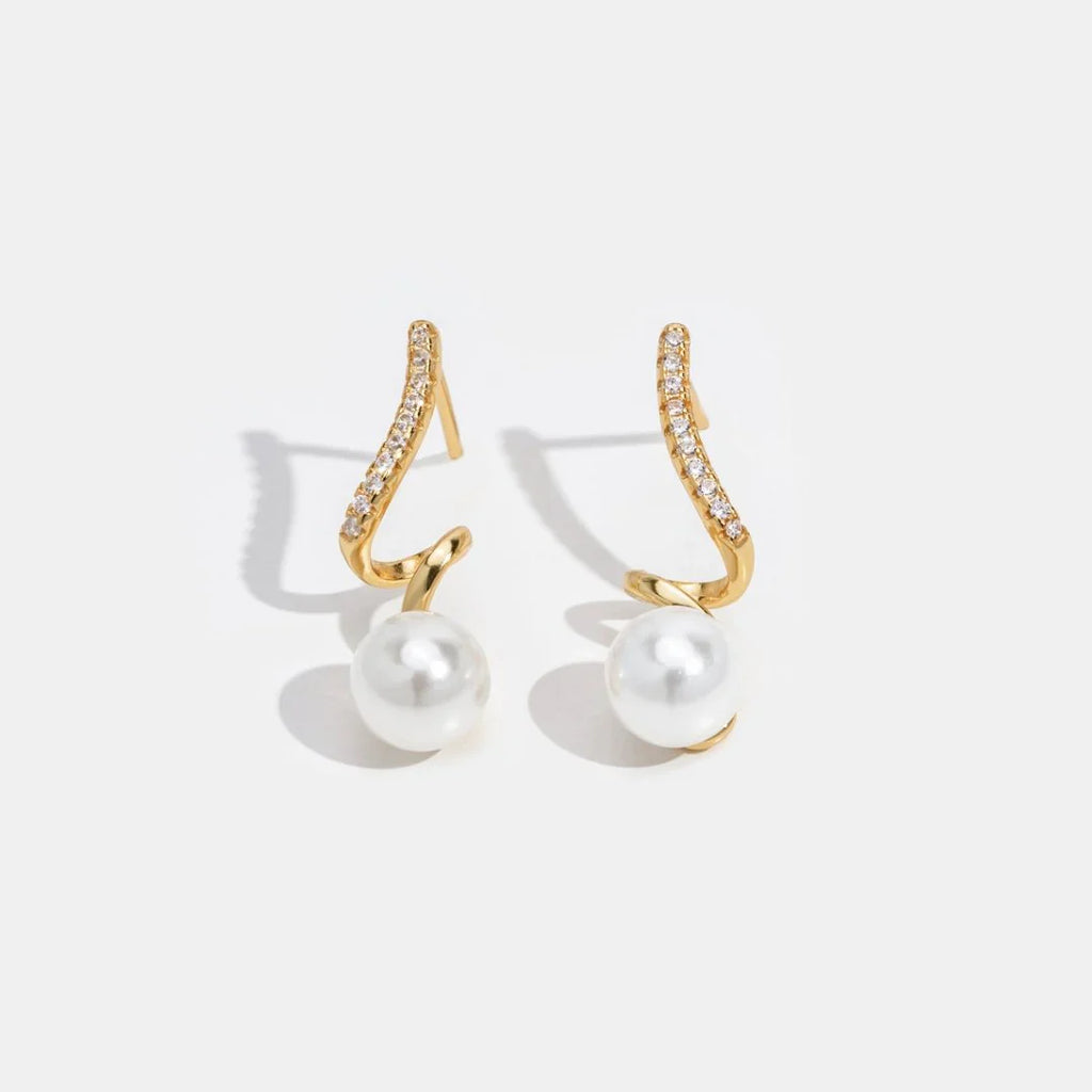 SORI STYLE Pearl Wave Earring — SORI STYLE branding close-up