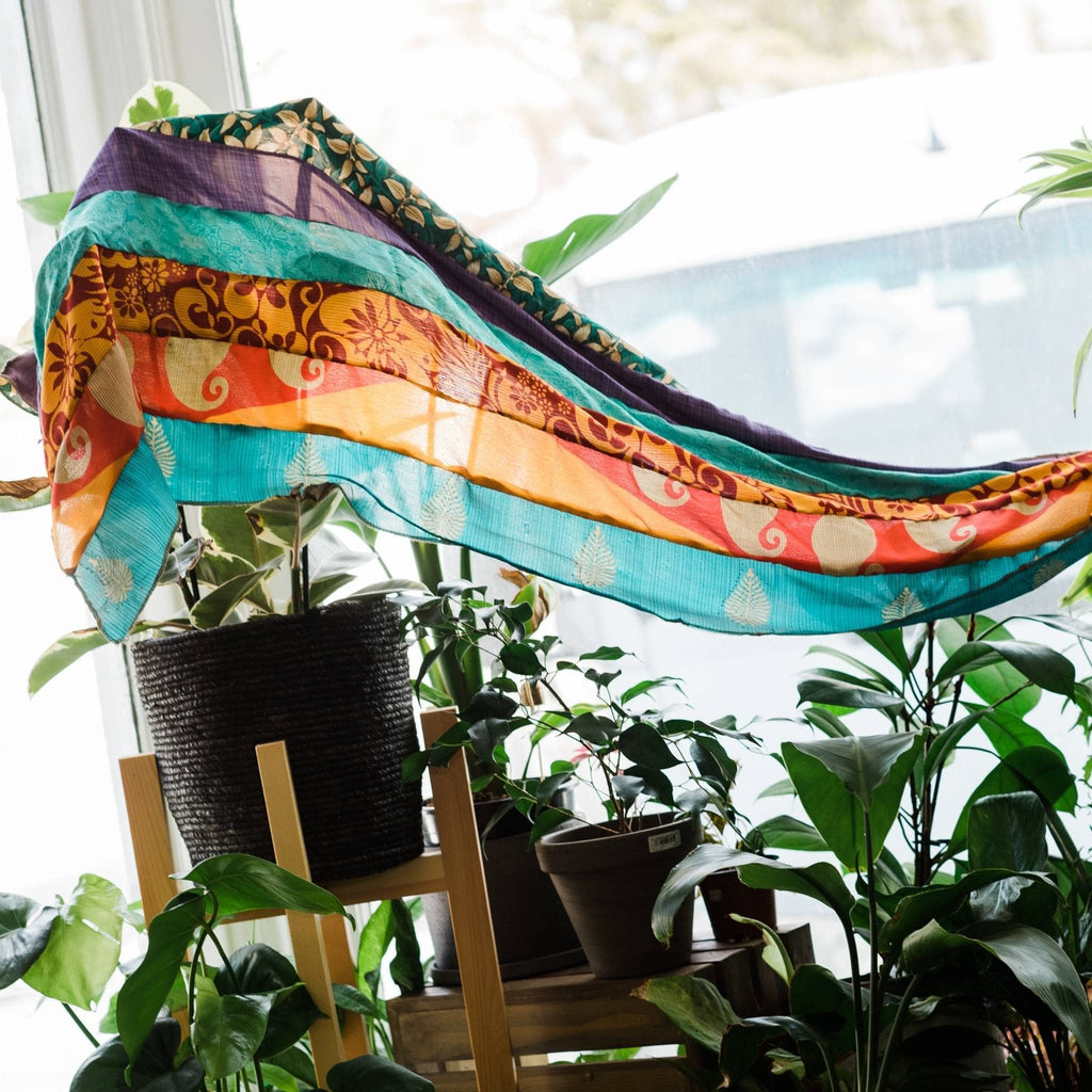 Darn Good Yarn The Medley Sari Silk Scarf — construction detail
