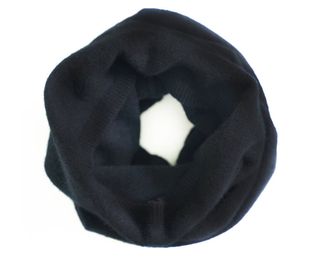tittimitti tittimitti® 100% Cashmere Knitted Neck Gaiter Warmer Loop Scarf for Men and Women — side view