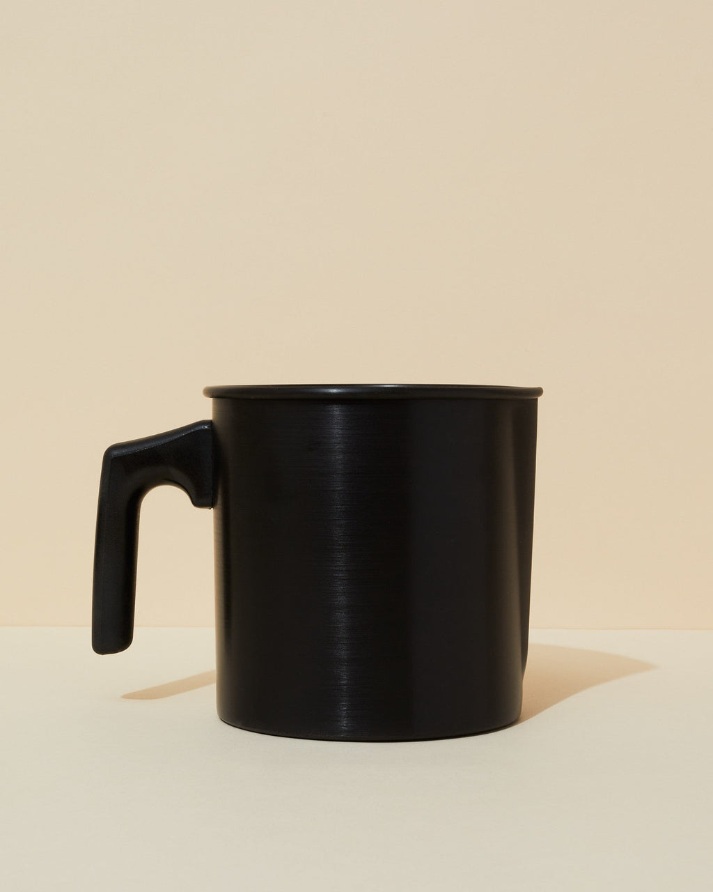 black pouring pitcher – makesy®, view 3