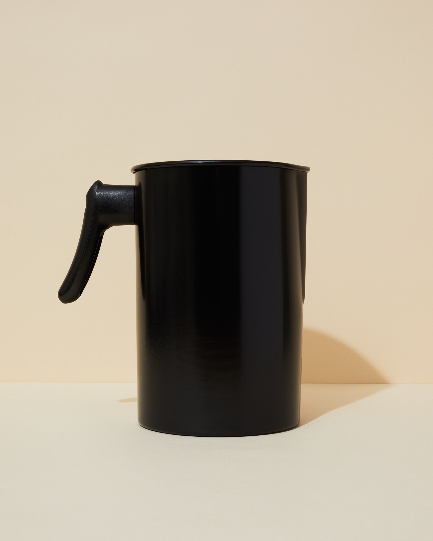 black pouring pitcher – makesy®, view 4