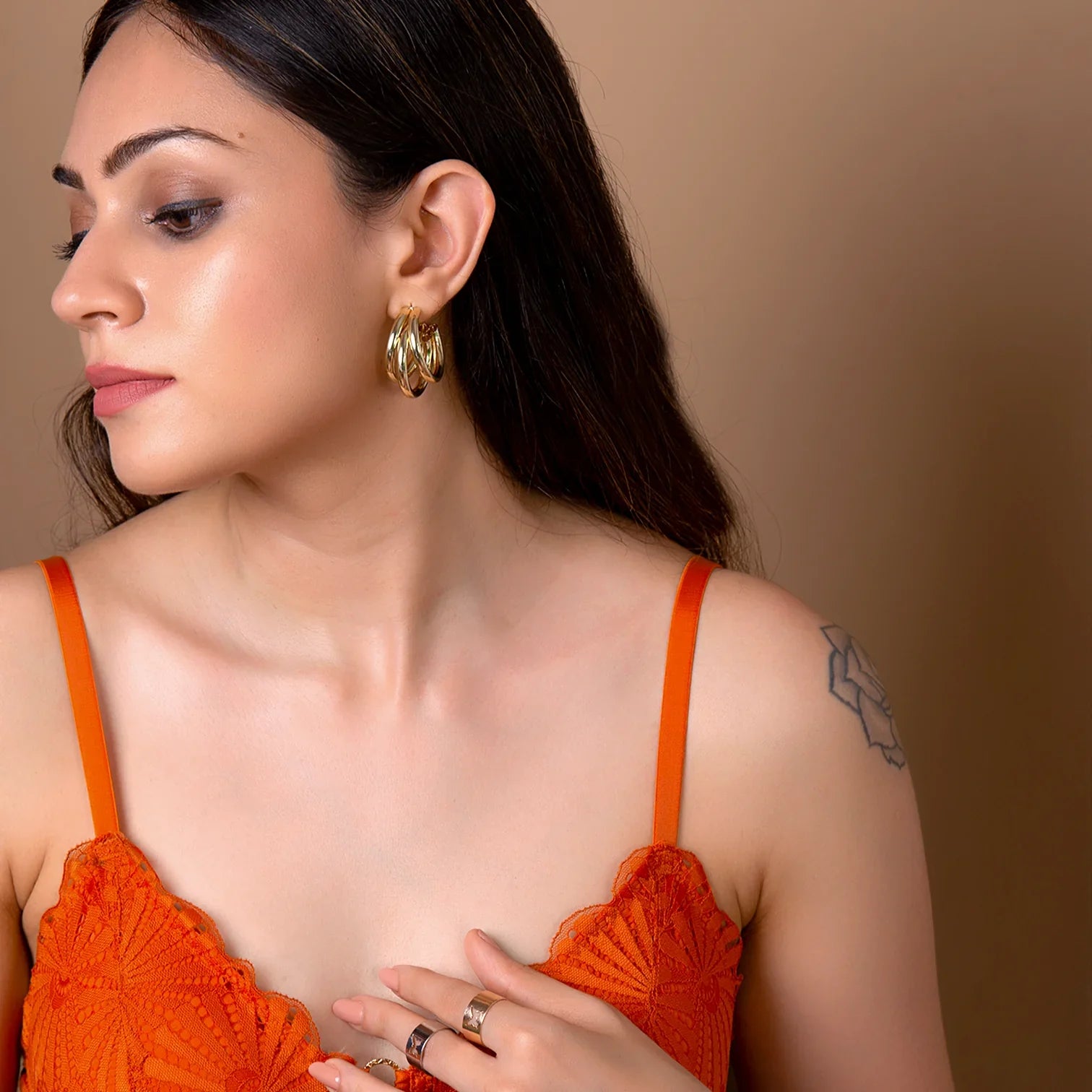 SORI STYLE Chunky Gold Triple Hoop Earring — detail close-up