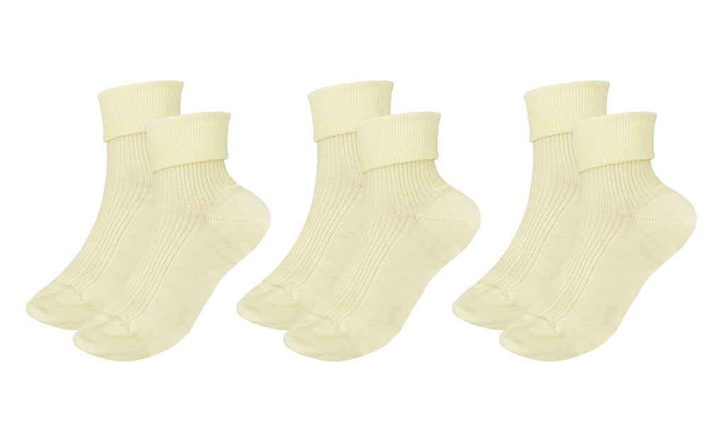 tittimitti tittimitti® 100% Organic Combed Cotton Luxury Women's Socks 3-Pack. Made in Italy. — flat-lay composition