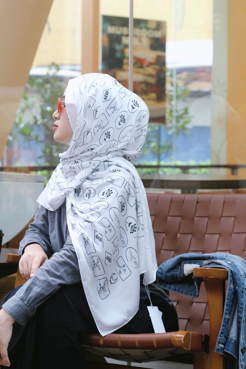 Mariam's Collection Mariam's Collection Versatile Minimalist Printed Hijab (MH090) — construction detail