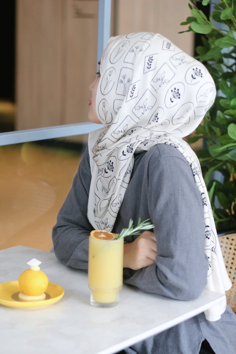 Mariam's Collection Mariam's Collection Versatile Minimalist Printed Hijab (MH090) — detail shot 10