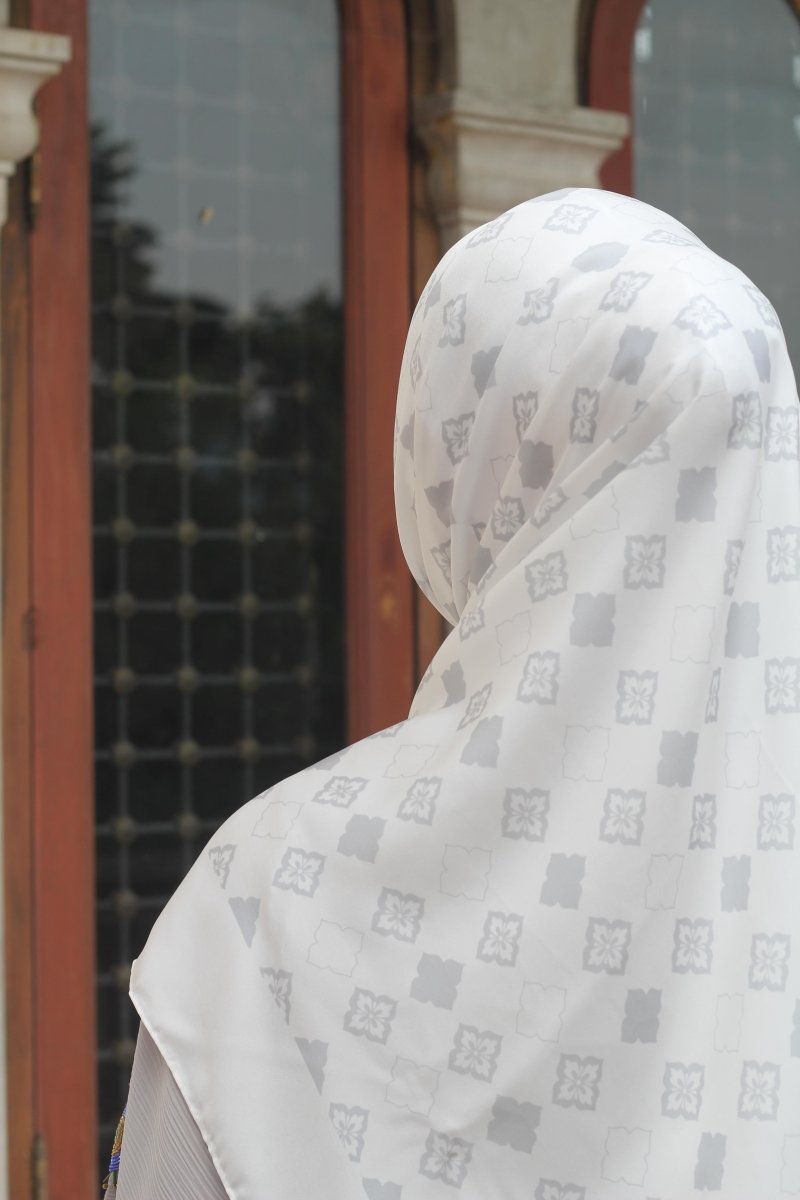 Mariam's Collection Mariam's Collection Versatile Minimalist Printed Hijab (MH090) — detail shot 6
