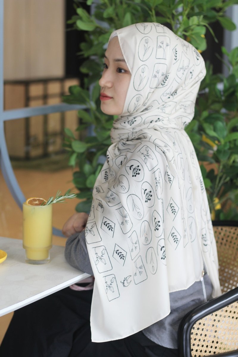Mariam's Collection Mariam's Collection Versatile Minimalist Printed Hijab (MH090) — Mariam's Collection branding close-up