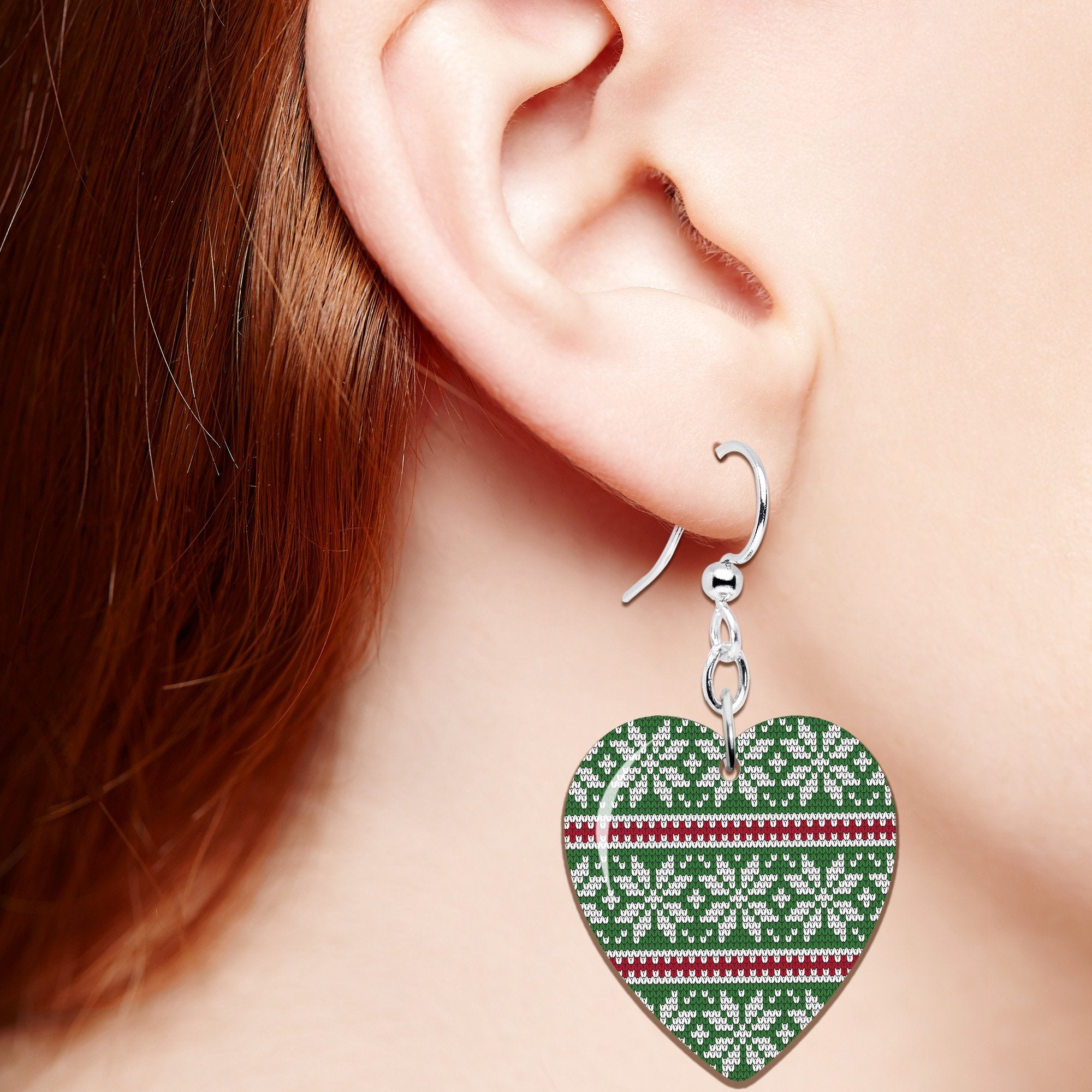 BodyCandy Green Red Christmas Sweater Heart Fishhook Dangle Earrings — detail and construction