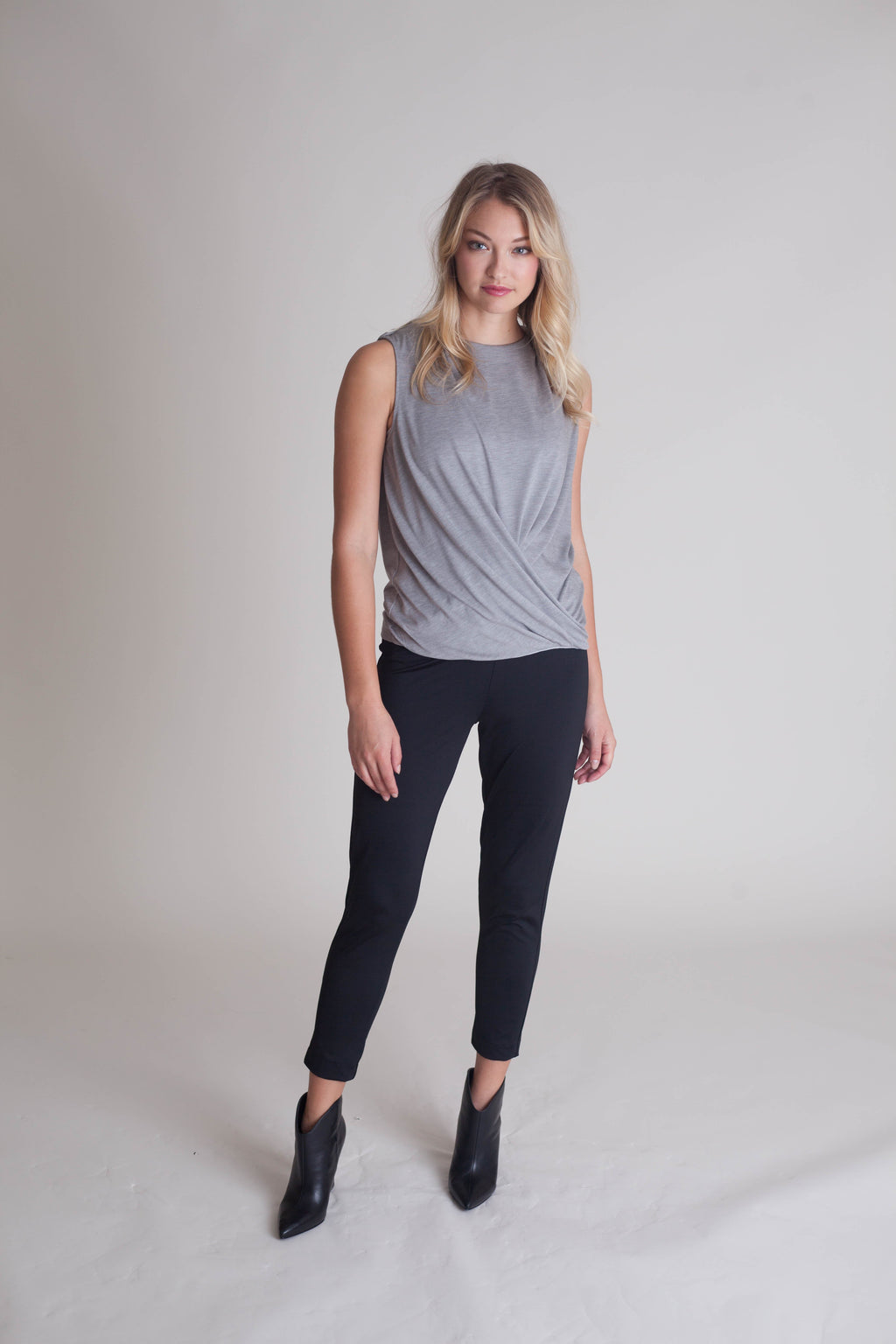 Buki Boss (Babe) T-Shirt - Heather Gray — alternative angle