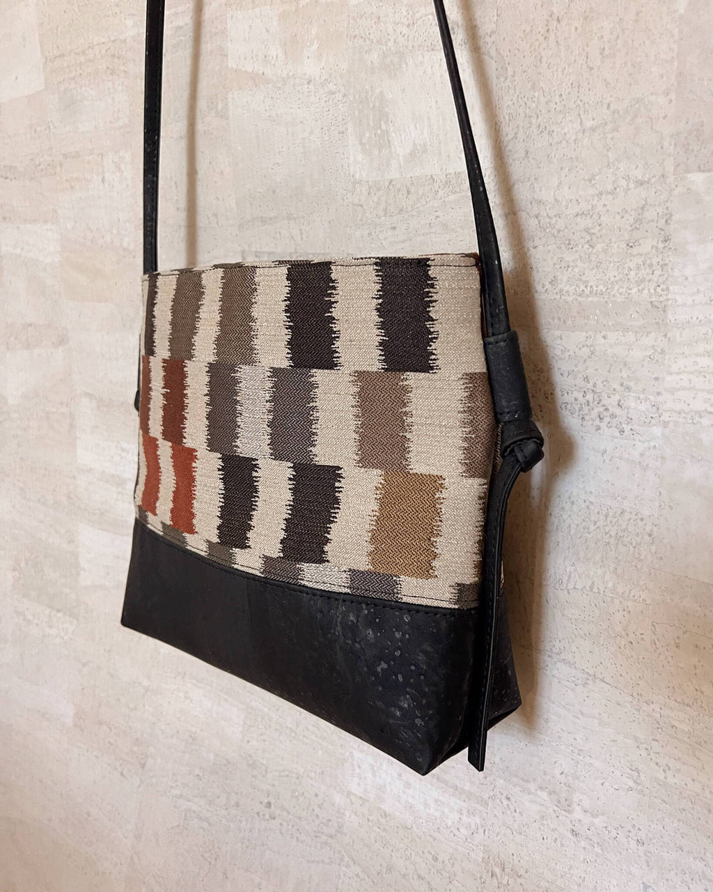 WONENA Yabisi Colibrí Crossbody - Midnight & Adoquines handmade cork crossbody — main product shot